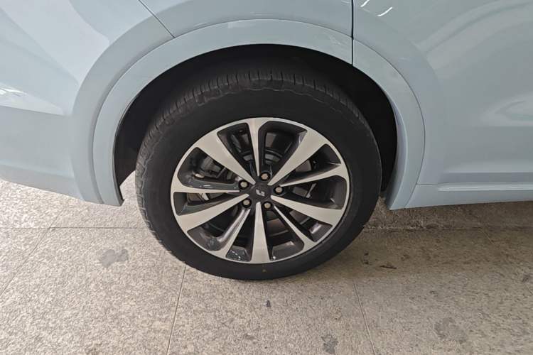Used Li Auto ONE 2021 Extended-Range 6-Seater Version Right Rear Wheel Hub