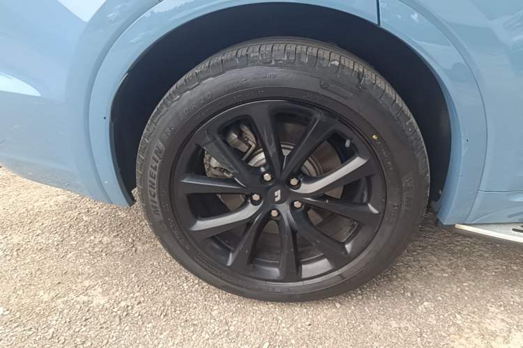 Used Li Auto ONE 2021 Extended-Range 6-Seater Version Right Rear Wheel Hub