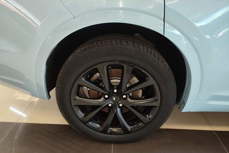 Used Li Auto ONE 2021 Extended-Range 6-Seater Version Right Rear Wheel Hub