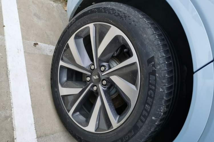 Used Li Auto ONE 2021 Extended-Range 6-Seater Version Right Rear Wheel Hub