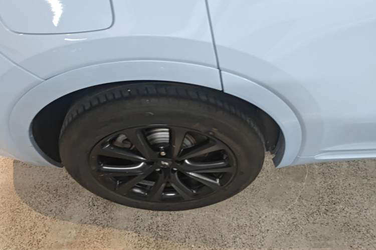 Used Li Auto ONE 2021 Extended-Range 6-Seater Version Right Rear Wheel Hub