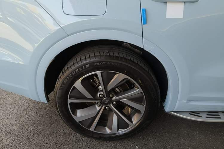 Used Li Auto ONE 2021 Extended-Range 6-Seater Version Right Rear Wheel Hub