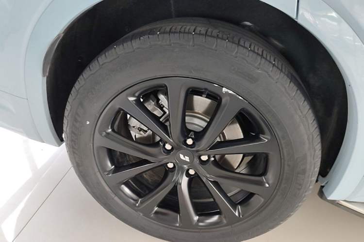 Used Li Auto ONE 2021 Extended-Range 6-Seater Version Right Rear Wheel Hub