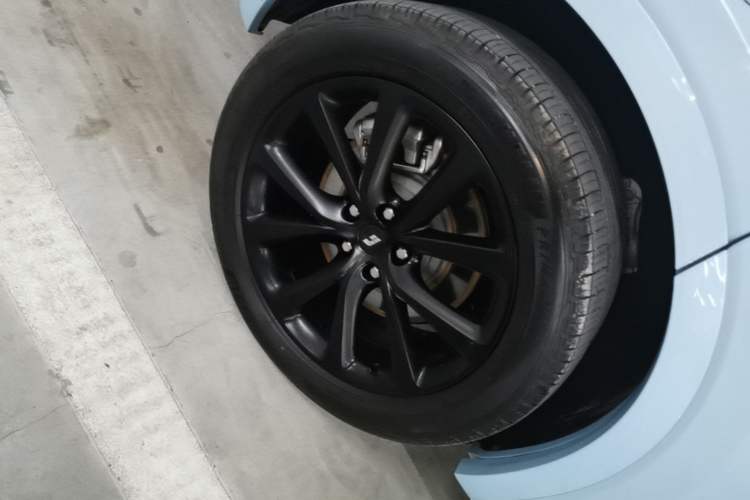 Used Li Auto ONE 2021 Extended-Range 6-Seater Version Right Rear Wheel Hub