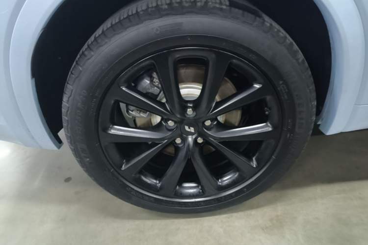 Used Li Auto ONE 2021 Extended-Range 6-Seater Version Right Rear Wheel Hub