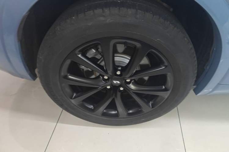 Used Li Auto ONE 2021 Extended-Range 6-Seater Version Right Rear Wheel Hub