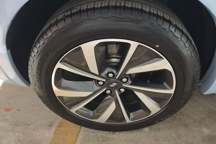 Used Li Auto ONE 2021 Extended-Range 6-Seater Version Right Rear Wheel Hub