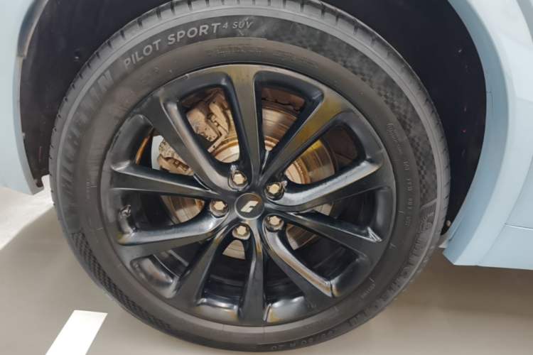Used Li Auto ONE 2021 Extended-Range 6-Seater Version Right Rear Wheel Hub