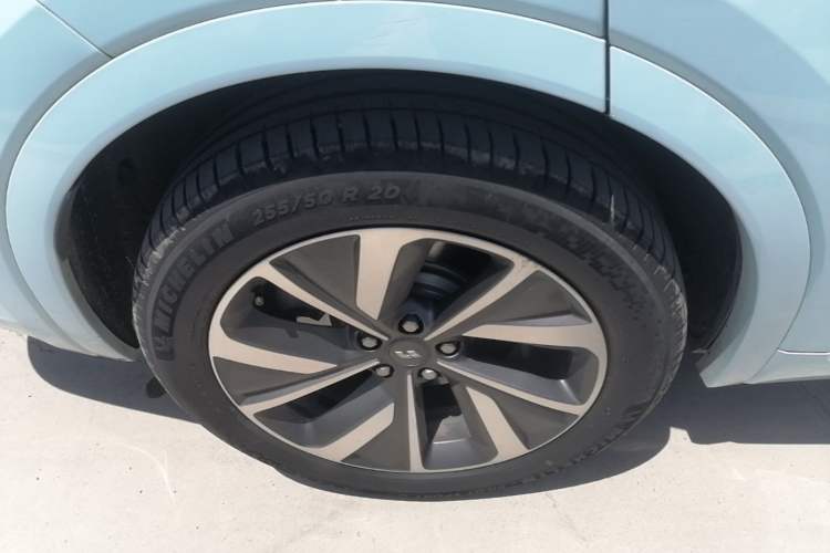 Used Li Auto ONE 2021 Extended-Range 6-Seater Version Right Rear Wheel Hub