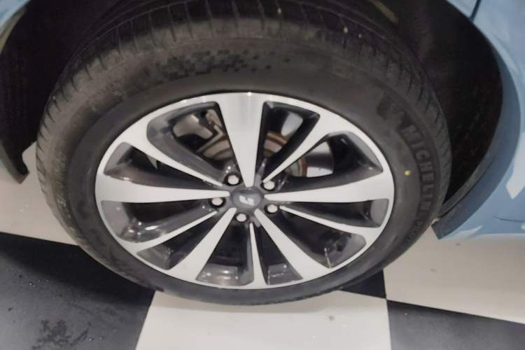 Used Li Auto ONE 2021 Extended-Range 6-Seater Version Right Rear Wheel Hub
