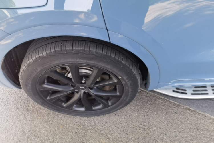 Used Li Auto ONE 2021 Extended-Range 6-Seater Version Right Rear Wheel Hub