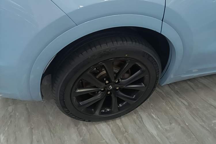 Used Li Auto ONE 2021 Extended-Range 6-Seater Version Right Rear Wheel Hub