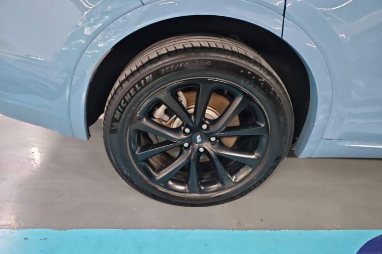 Used Li Auto ONE 2021 Extended-Range 6-Seater Version Right Rear Wheel Hub