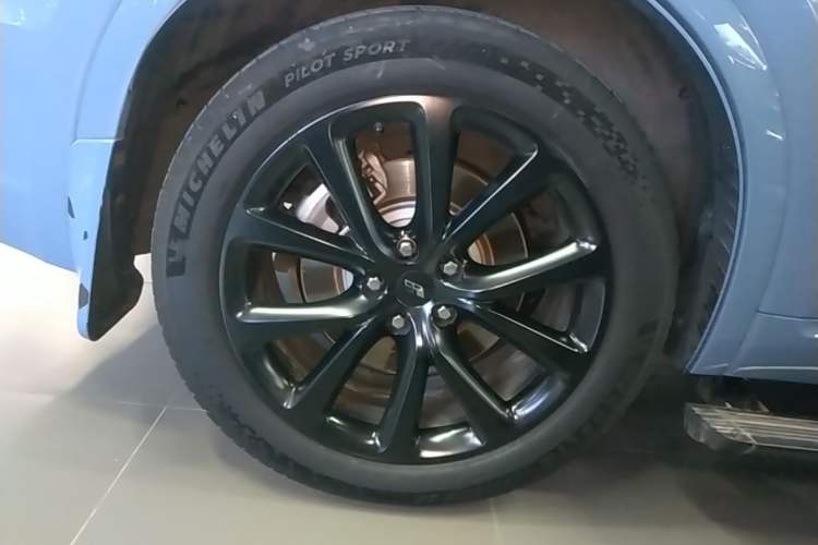 Used Li Auto ONE 2021 Extended-Range 6-Seater Version Right Rear Wheel Hub