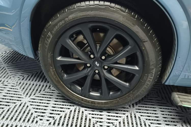 Used Li Auto ONE 2021 Extended-Range 6-Seater Version Right Rear Wheel Hub