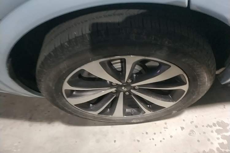 Used Li Auto ONE 2021 Extended-Range 6-Seater Version Right Rear Wheel Hub