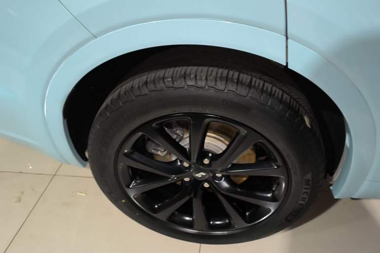 Used Li Auto ONE 2021 Extended-Range 6-Seater Version Right Rear Wheel Hub