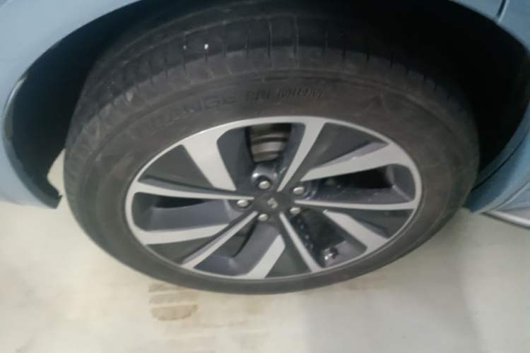 Used Li Auto ONE 2021 Extended-Range 6-Seater Version Right Rear Wheel Hub
