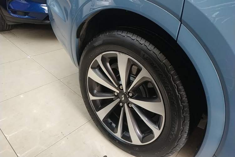 Used Li Auto ONE 2021 Extended-Range 6-Seater Version Right Rear Wheel Hub