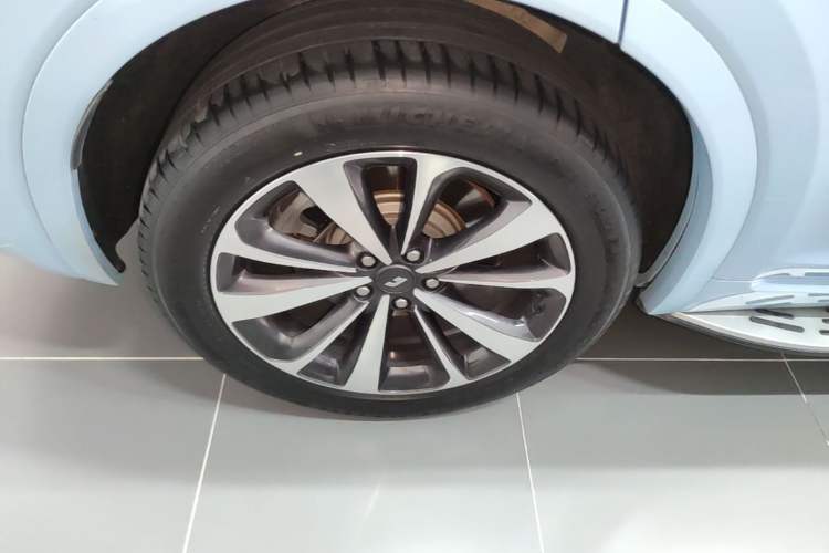 Used Li Auto ONE 2021 Extended-Range 6-Seater Version Right Rear Wheel Hub