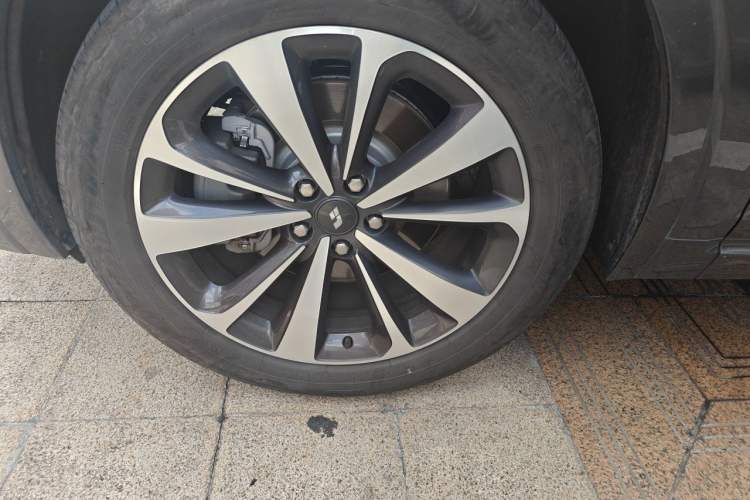 Used Li Auto ONE 2021 Extended-Range 6-Seater Version Right Front Wheel Hub