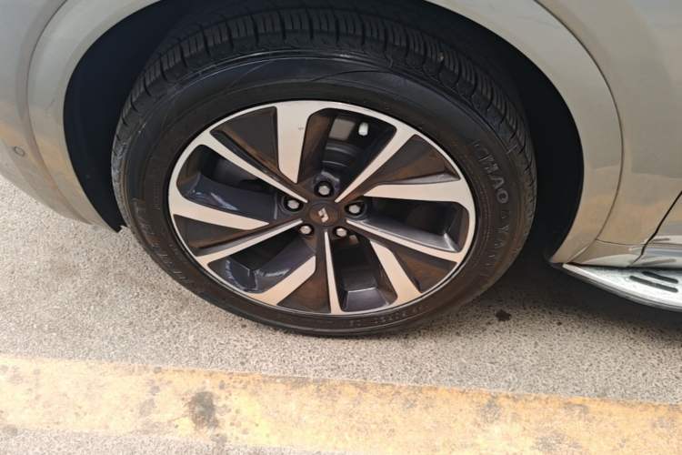 Used Li Auto ONE 2021 Extended-Range 6-Seater Version Left Front Wheel Hub