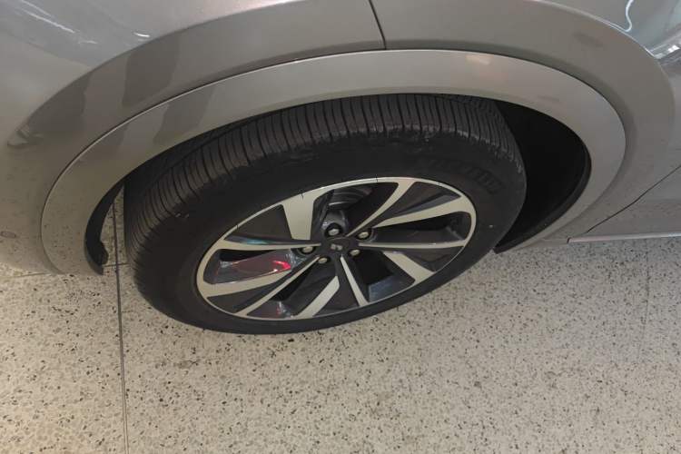Used Li Auto ONE 2021 Extended-Range 6-Seater Version Left Front Wheel Hub