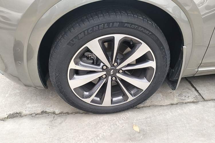 Used Li Auto ONE 2021 Extended-Range 6-Seater Version Left Front Wheel Hub