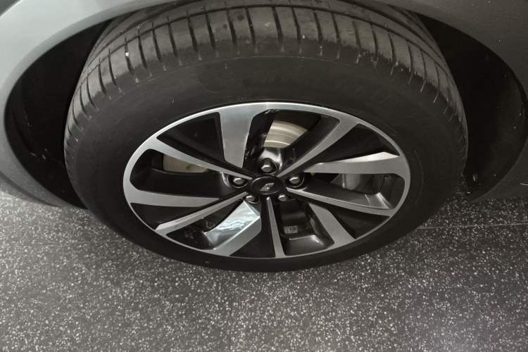 Used Li Auto ONE 2021 Extended-Range 6-Seater Version Left Front Wheel Hub