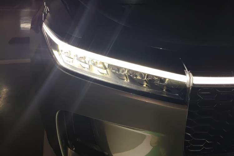 Used Li Auto ONE 2021 Extended-Range 6-Seater Version Right Front Headlight