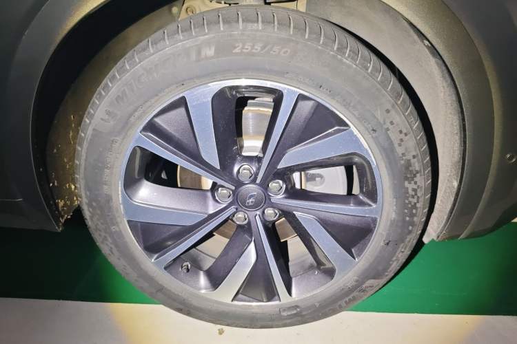 Used Li Auto ONE 2021 Extended-Range 6-Seater Version Right Front Wheel Hub