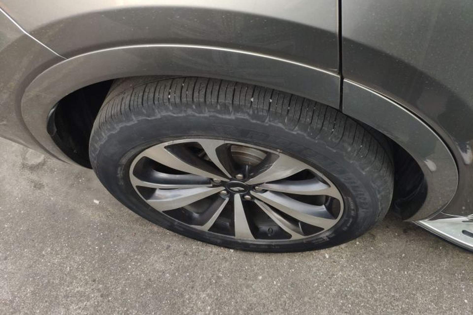 Used Li Auto ONE 2021 Extended-Range 6-Seater Version Right Rear Wheel Hub