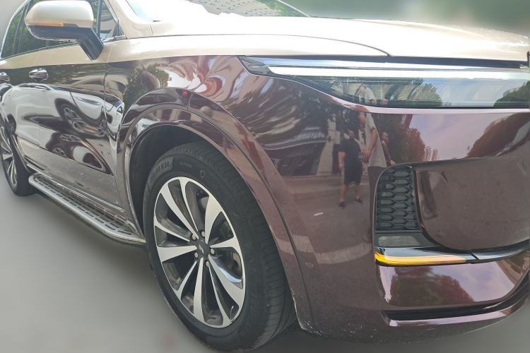 Used Li Auto ONE 2021 Extended-Range 6-Seater Version Front Right 45 Deg