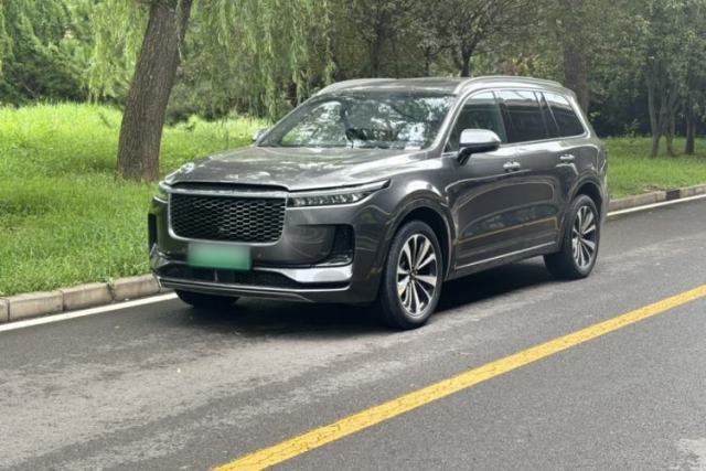 Ojetý Li Auto ONE 2021 Extended-Range 6-Seater Version