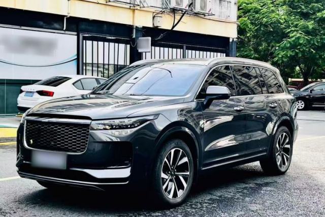 Ojetý Li Auto ONE 2021 Extended-Range 6-Seater Version