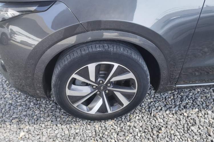 Used Li Auto ONE 2021 Extended-Range 6-Seater Version Exterior 4