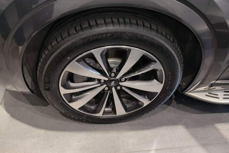 Used Li Auto ONE 2021 Extended-Range 6-Seater Version Exterior 4