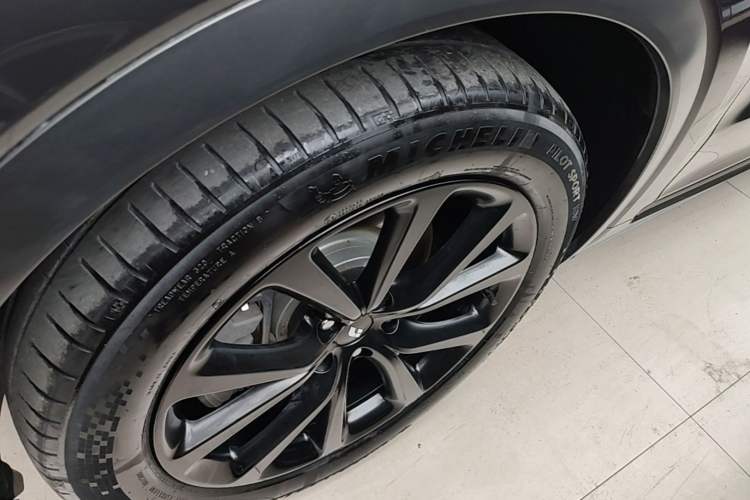 Used Li Auto ONE 2021 Extended-Range 6-Seater Version Exterior 4
