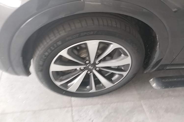 Used Li Auto ONE 2021 Extended-Range 6-Seater Version Exterior 4