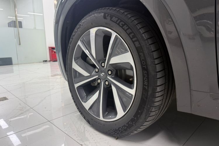 Used Li Auto ONE 2021 Extended-Range 6-Seater Version Exterior 4