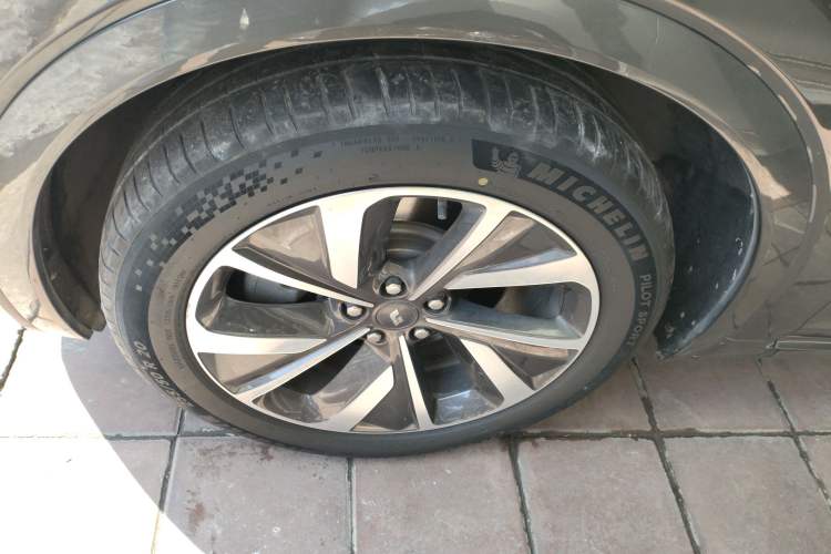 Used Li Auto ONE 2021 Extended-Range 6-Seater Version Exterior 4