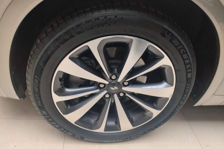 Used Li Auto ONE 2021 Extended-Range 6-Seater Version Exterior 4