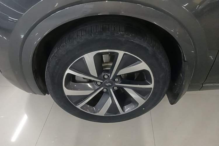 Used Li Auto ONE 2021 Extended-Range 6-Seater Version Exterior 4