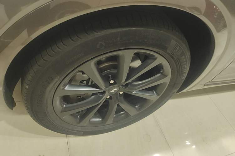 Used Li Auto ONE 2021 Extended-Range 6-Seater Version Exterior 4