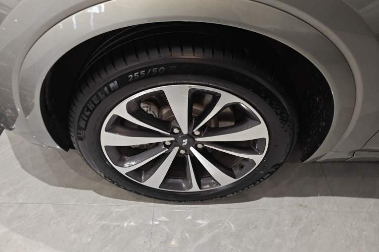 Used Li Auto ONE 2021 Extended-Range 6-Seater Version Exterior 4