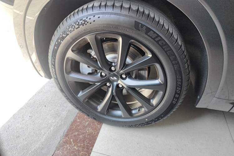 Used Li Auto ONE 2021 Extended-Range 6-Seater Version Exterior 4