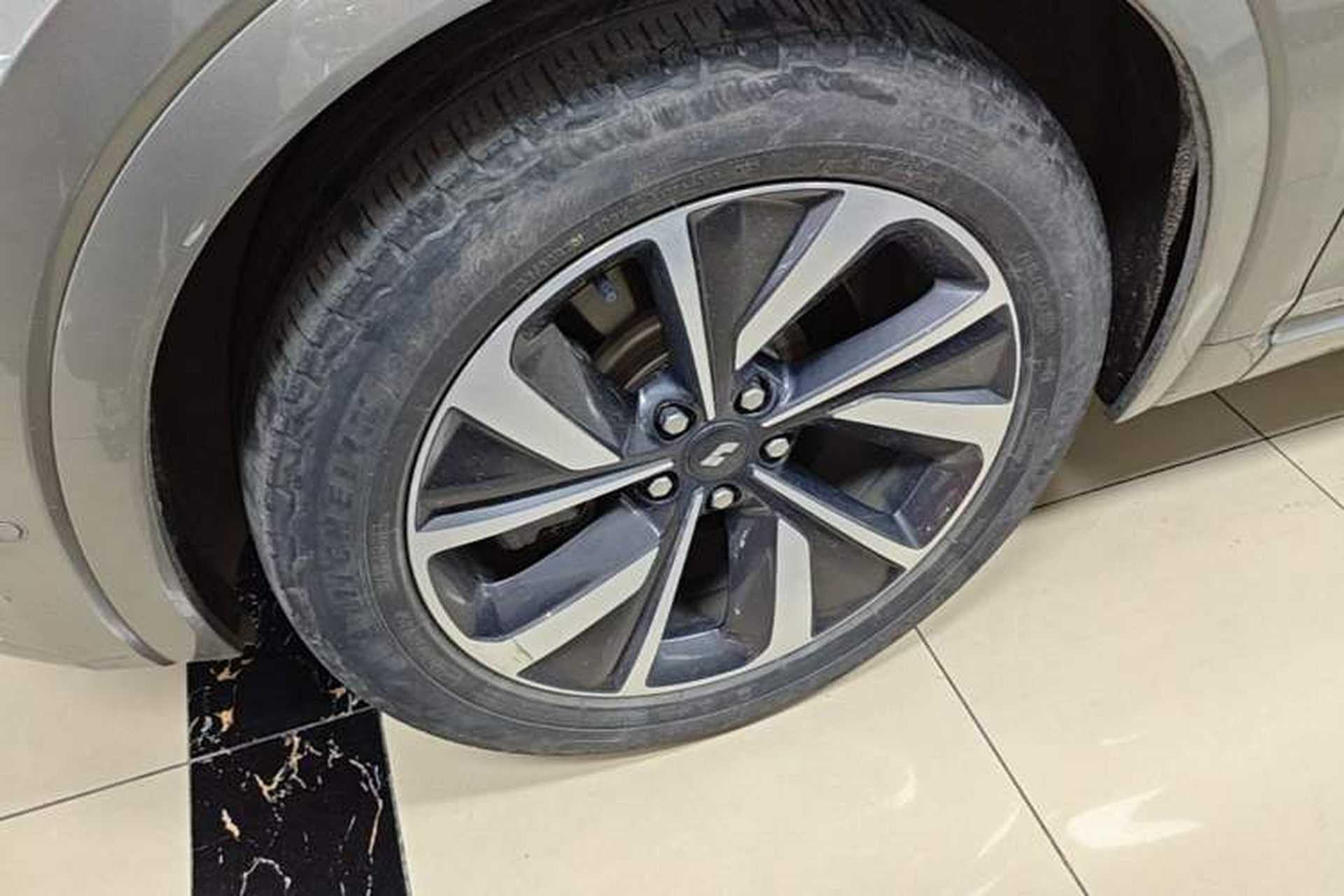 Used Li Auto ONE 2021 Extended-Range 6-Seater Version Exterior 4