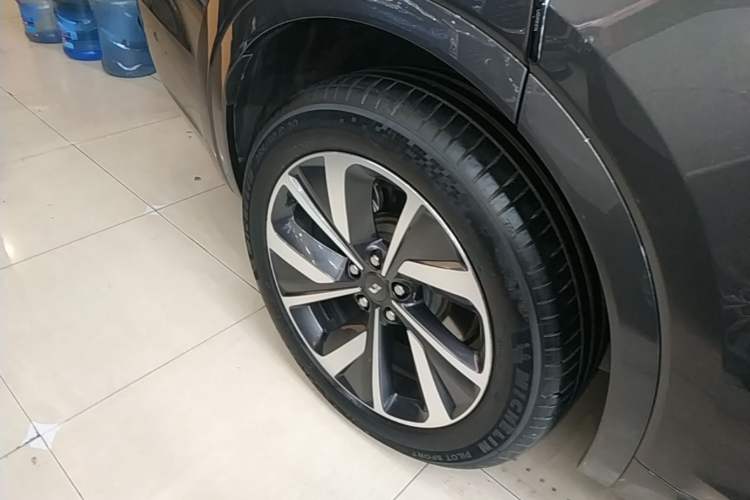 Used Li Auto ONE 2021 Extended-Range 6-Seater Version Exterior 5