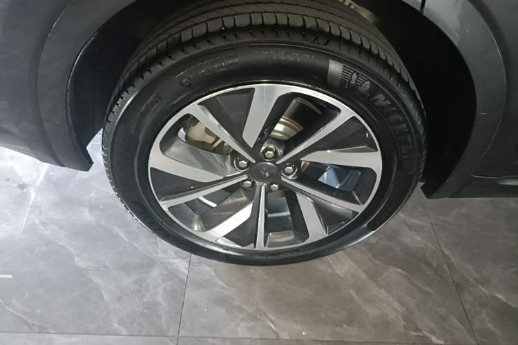 Used Li Auto ONE 2021 Extended-Range 6-Seater Version Exterior 5
