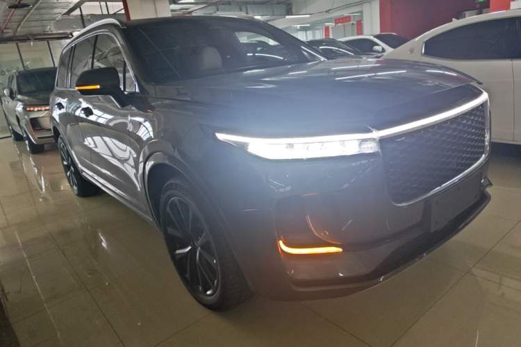 Used Li Auto ONE 2021 Extended-Range 6-Seater Version Front Right 45 Deg